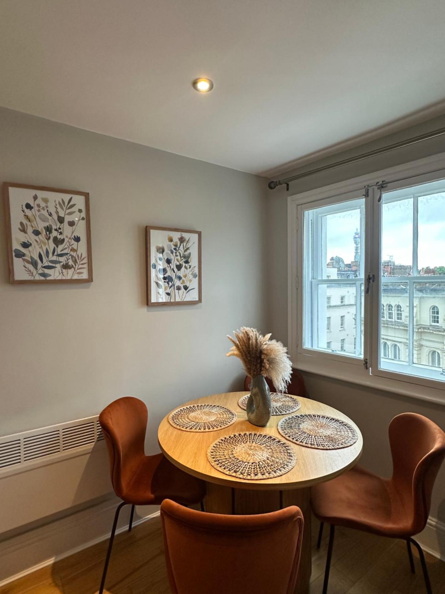 Stylish Flat Minutes From Covent Garden - West End Лондон Екстер'єр фото